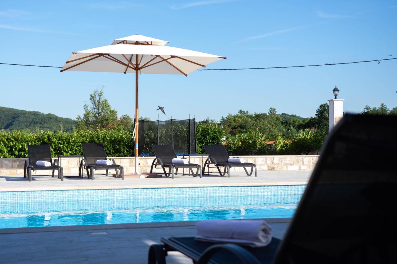 Vacation Villa Matic With 7 Bedrooms Sinj Exteriér fotografie