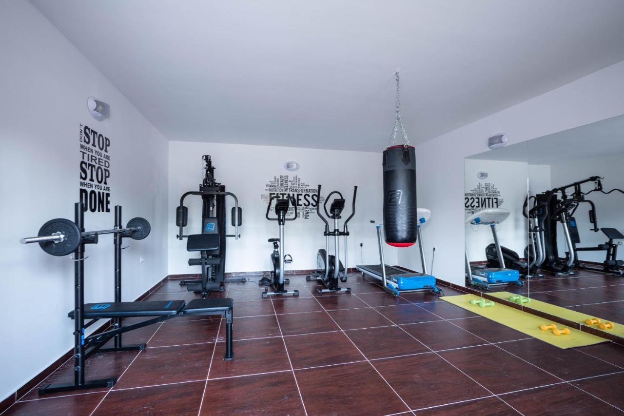 Vacation Villa Matic With 7 Bedrooms Sinj Exteriér fotografie