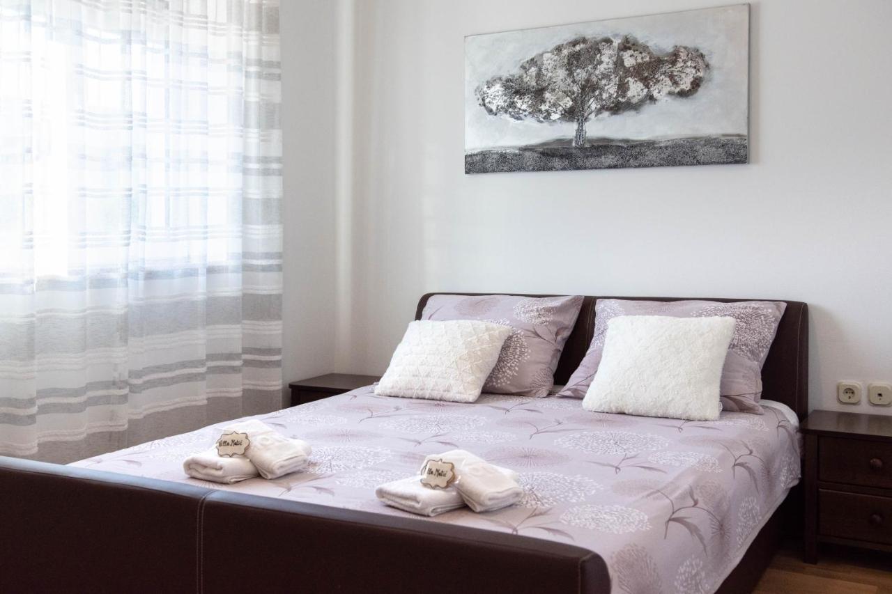 Vacation Villa Matic With 7 Bedrooms Sinj Exteriér fotografie