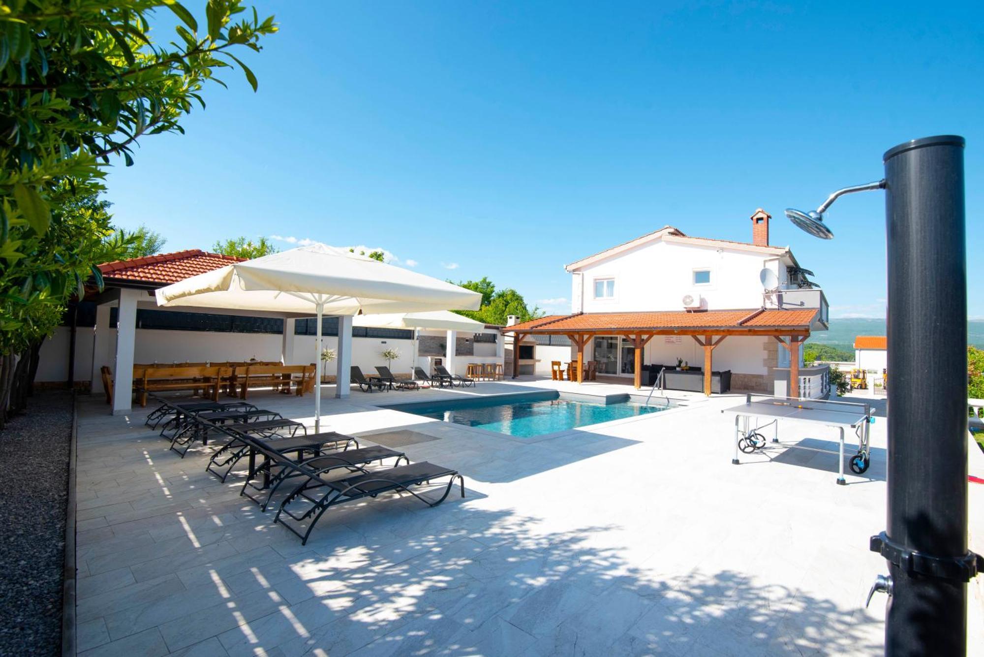Vacation Villa Matic With 7 Bedrooms Sinj Exteriér fotografie