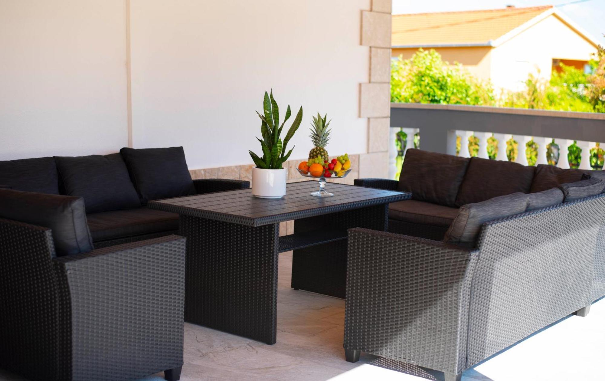 Vacation Villa Matic With 7 Bedrooms Sinj Exteriér fotografie