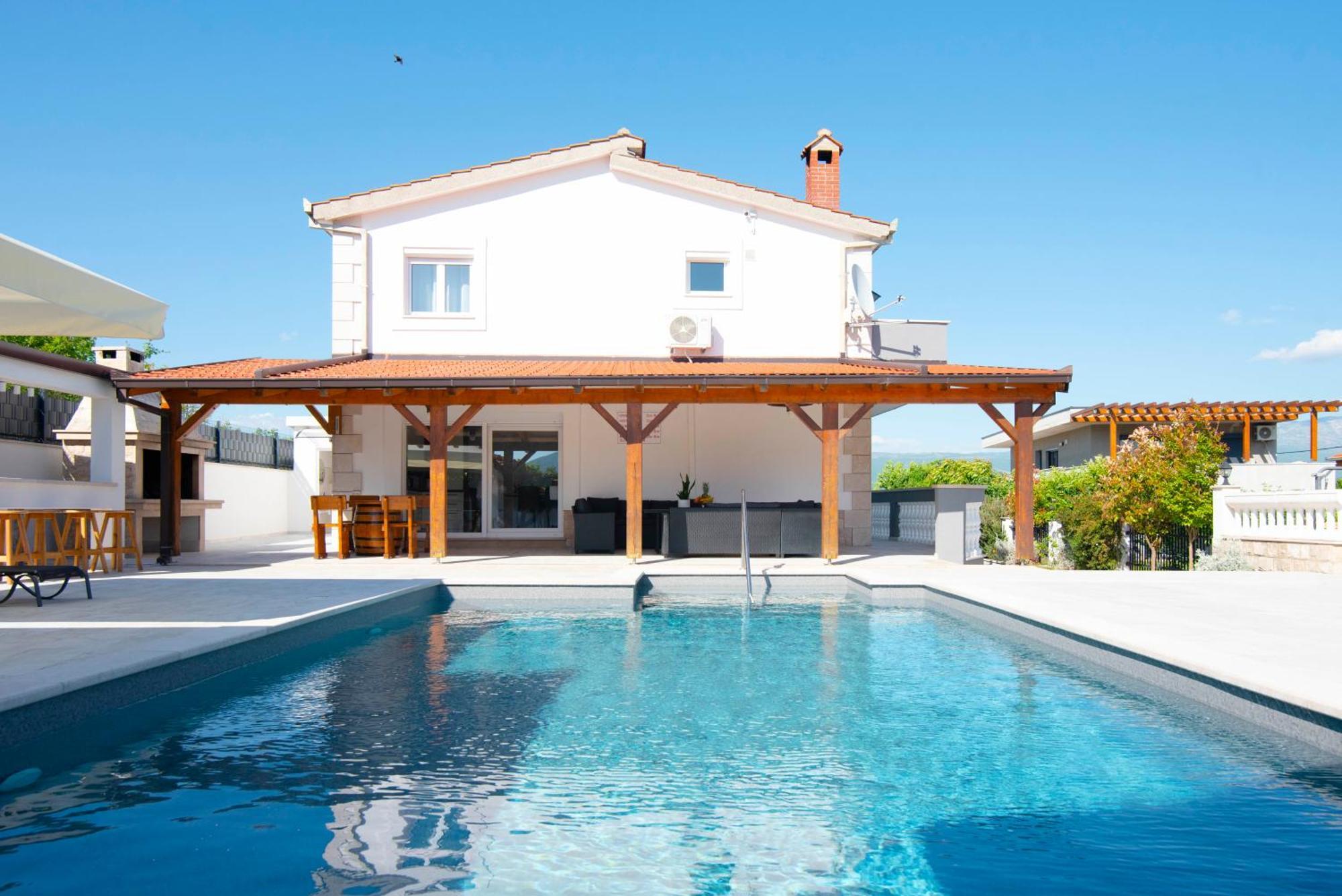 Vacation Villa Matic With 7 Bedrooms Sinj Exteriér fotografie