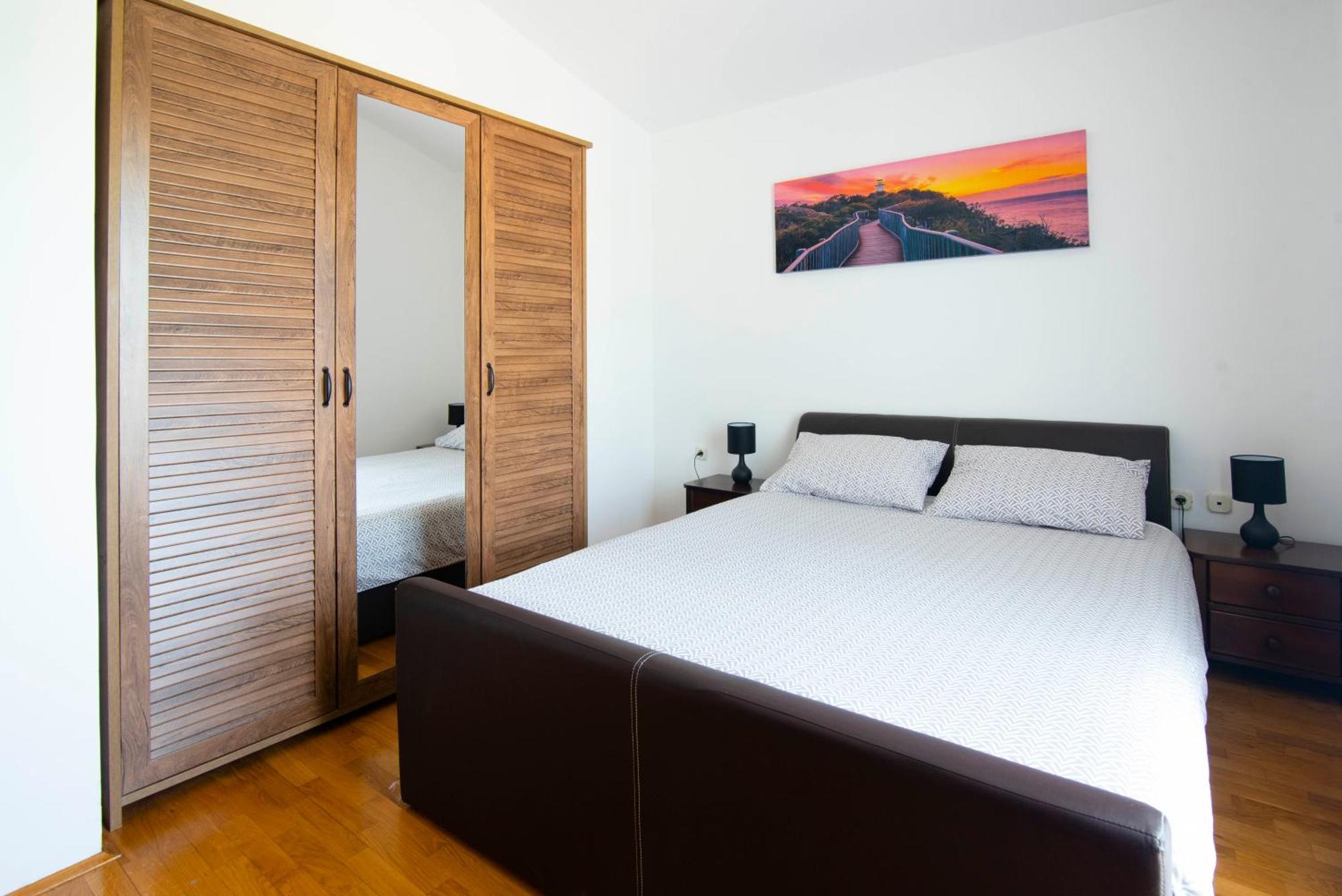Vacation Villa Matic With 7 Bedrooms Sinj Exteriér fotografie